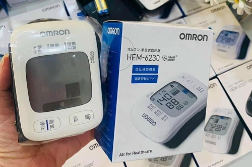 Review máy đo huyết áp Omron Hem 6230-1