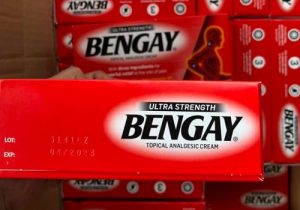 Xoa bóp giảm đau Bengay Ultra Strength Cream review-1