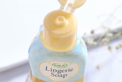 Review nước giặt đồ lót Lingerie Soap-1
