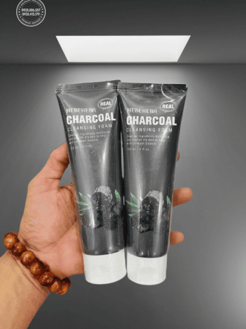 cach-dung-sua-rua-mat-hebeheba-charcoal-chuan-giup-da-sach-sau-va-khoe-manh-hon