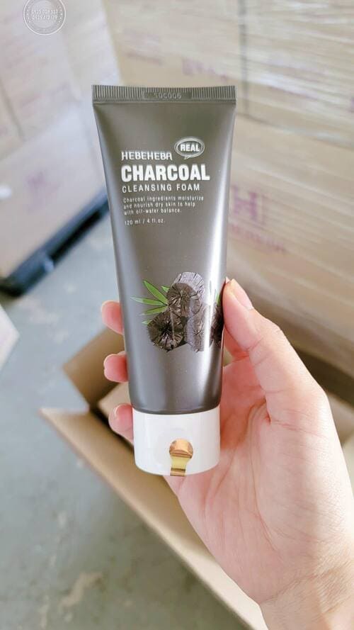 cach-dung-sua-rua-mat-hebeheba-charcoal-chuan-giup-da-sach-sau-va-khoe-manh-hon1